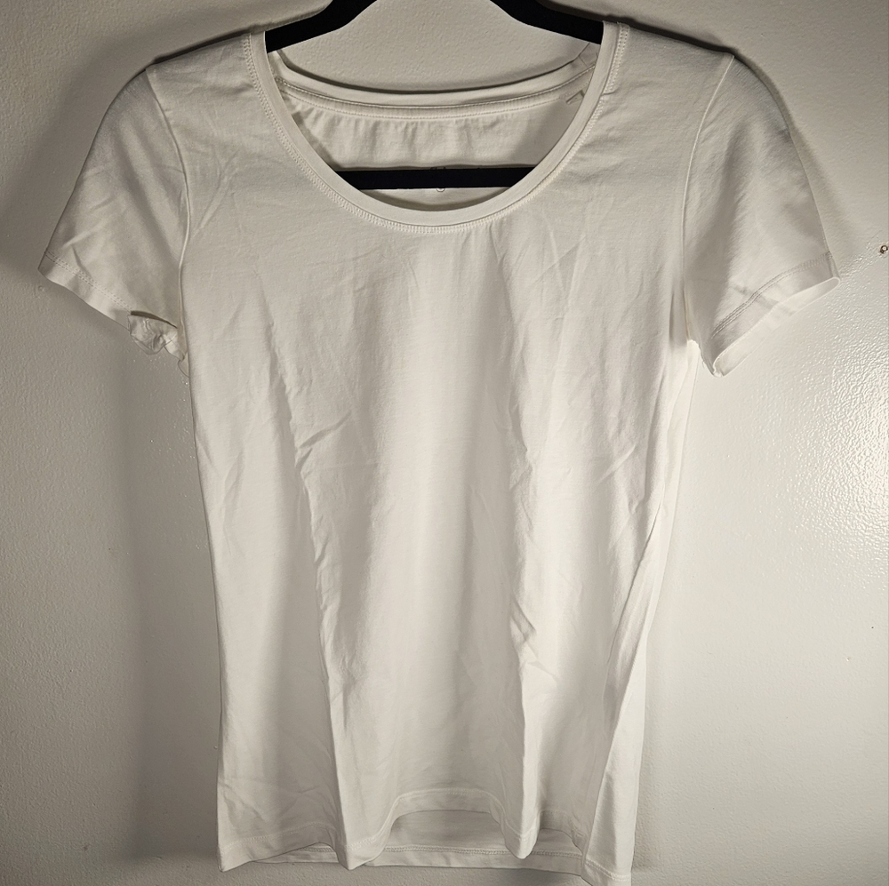 Fitted White and Black Short Sleeve Tee By C & A